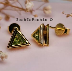 1.6CTW triangle shaped bezel set peridot in 18K yellow gold over sterlin…